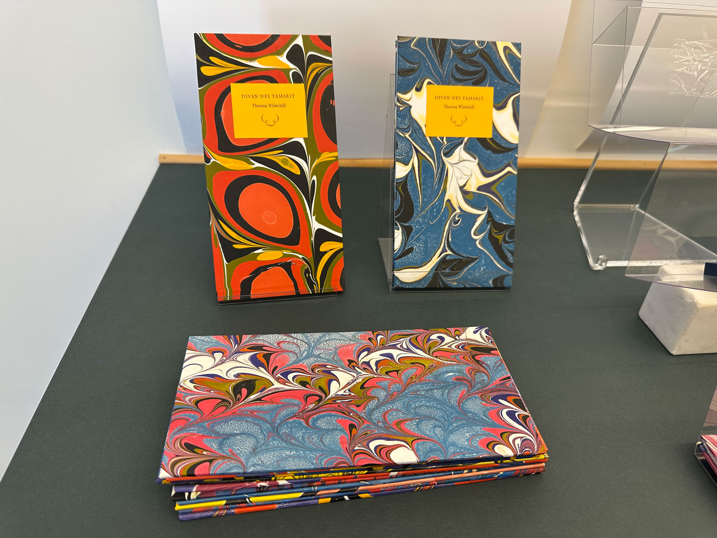 Divan del Tamarit, marbled paper covers